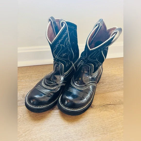 Ariat Women's Black Western
Patent Leather Boots Style
16803 - Size 8B - Picture 2 of 12